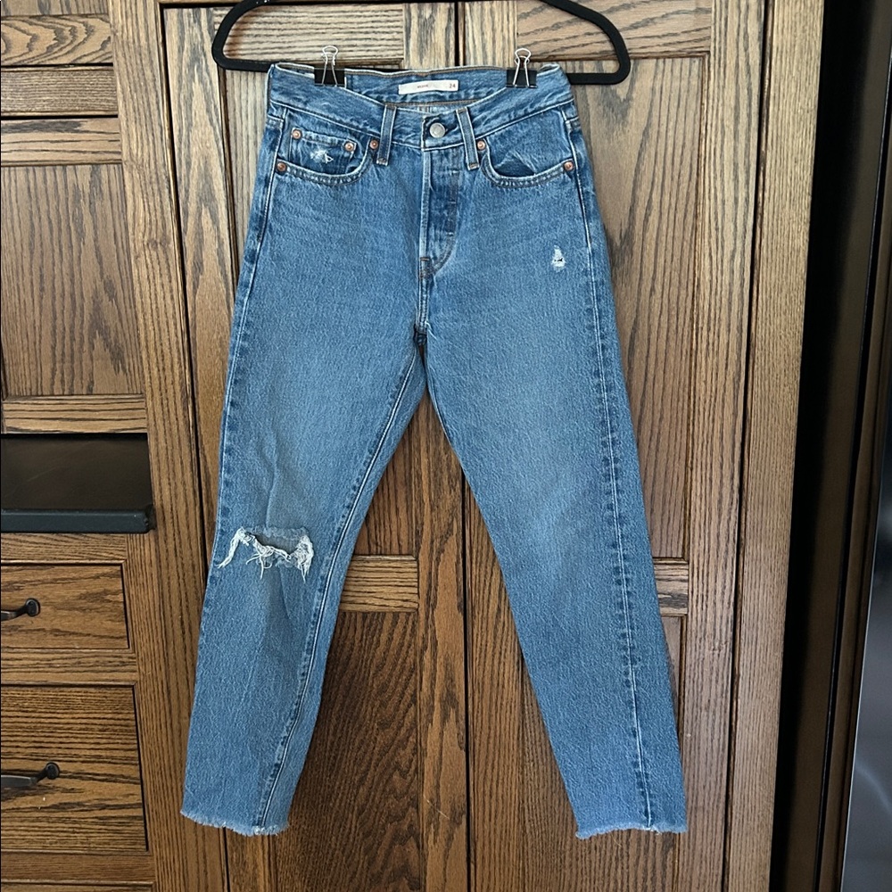 Levi's Premium Wedgie‎ Straight leg medium wash denim jeans women’s size 24 - Picture 2 of 7